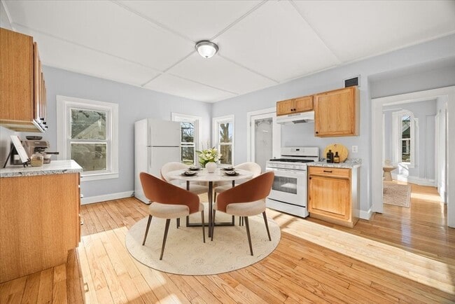 Building Photo - 58 Calmar St