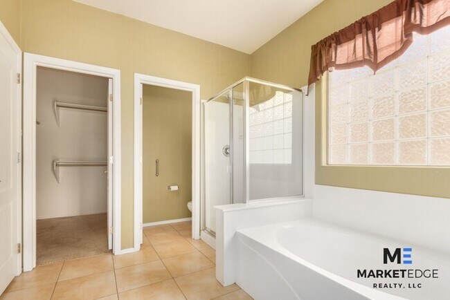 Building Photo - 4Bed/2Bath House at Greenway Rd/175th Ave!...