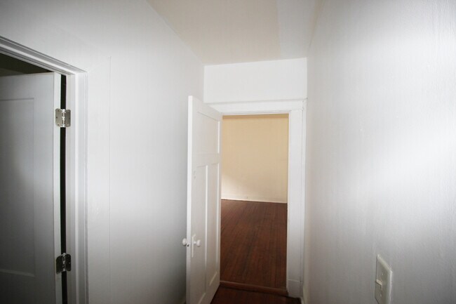 Building Photo - 3300 Napoleon Ave