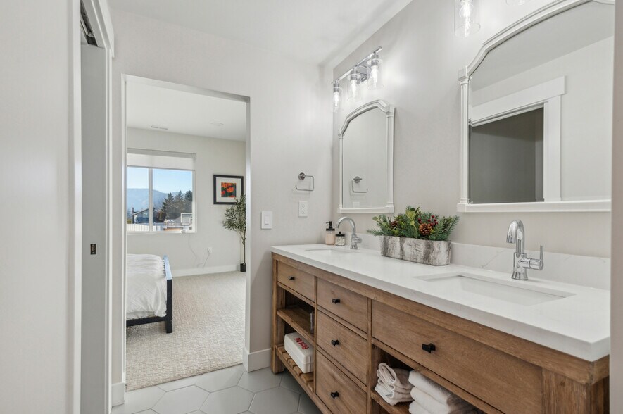 Building Photo - 1073 N Ml Rd