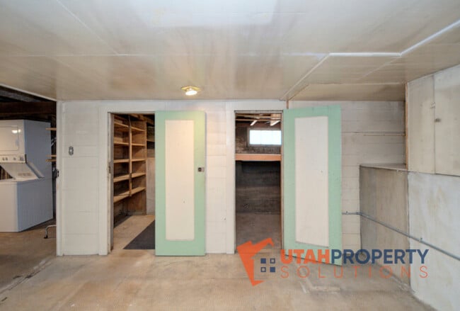 Building Photo - 1319 S Roberta St