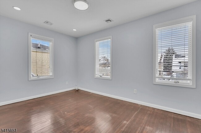 Building Photo - 323 Van Houten Ave