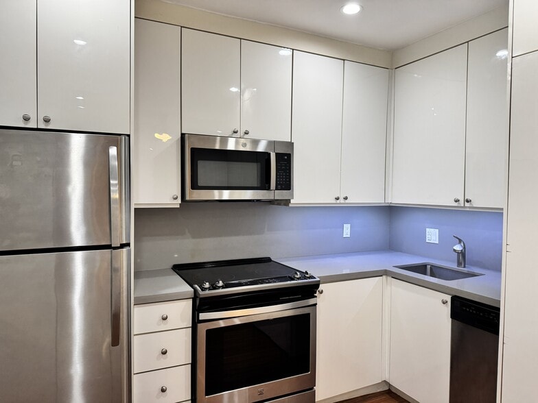 kitchen - 685 SW 19th Rd