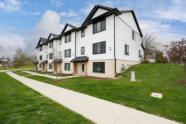 Building Photo - 290 Kenneth Dr