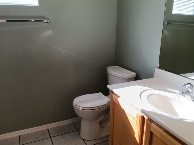 Building Photo - 3 Bedroom, 2 Bathroom Home! Schedule a Showing!