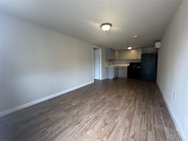 Building Photo - 605 E Hunnicutt St