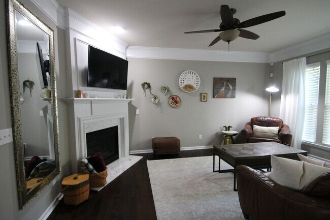 Building Photo - Exclusively Offered by Muse Realty Rentals...