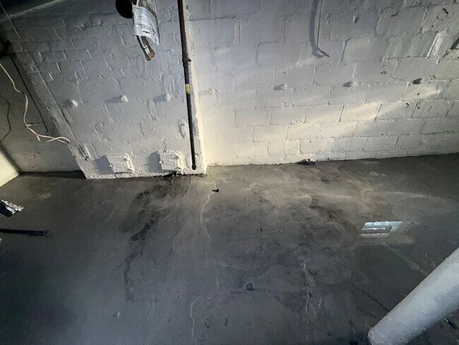 Building Photo - Open House Schedule Mon 9.1.25 @ 12:00pm, ...