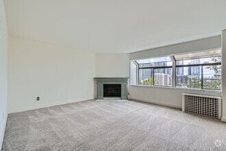Building Photo - Stunning 2bed Condo with City Views & Prim...