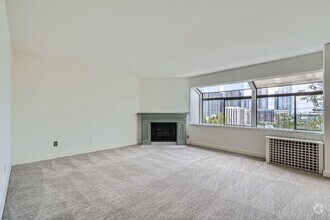 Building Photo - Stunning 2bed/2bath Condo with City Views ...