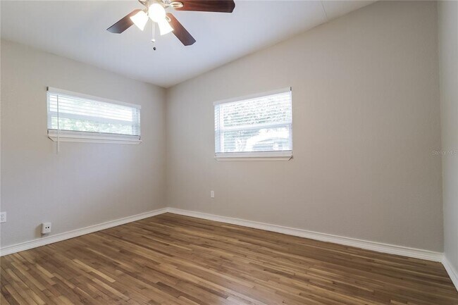 Building Photo - 3404 Paris Pl