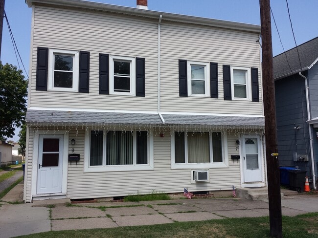 Building Photo - 7 Broad St