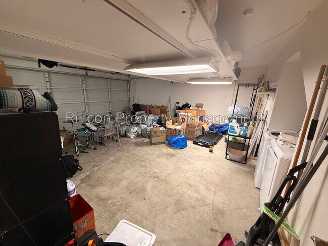 Building Photo - 411 Canterbury Way
