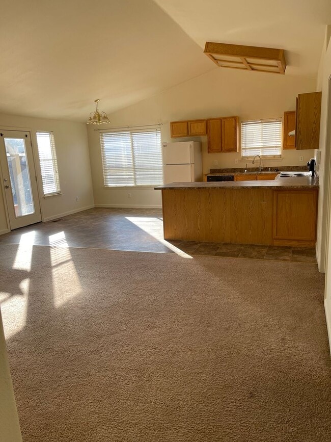 Building Photo - Being cleaned. Showing delayed.