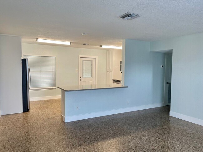 Building Photo - Adorable Apollo Beach Home for Rent   Brin...