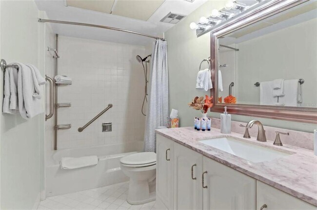 Building Photo - 4550 Cove Cir