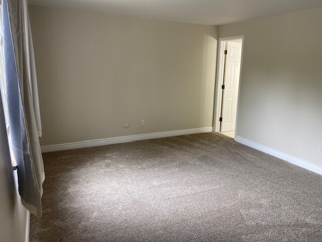 2nd floor master bedroom - 411 E Highline Cir
