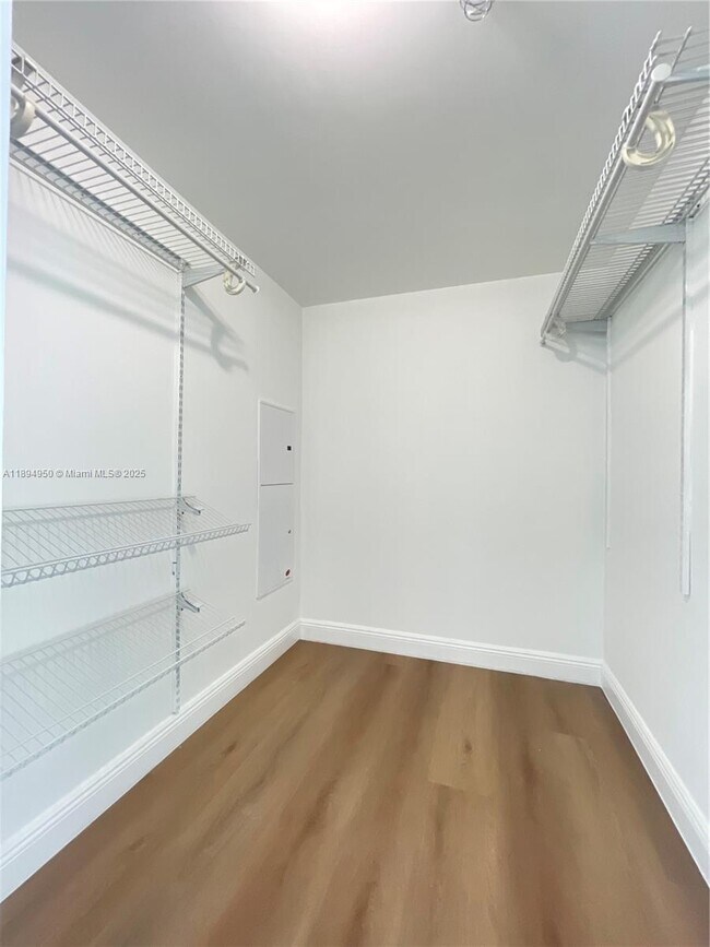 Building Photo - 185 SW 7th St