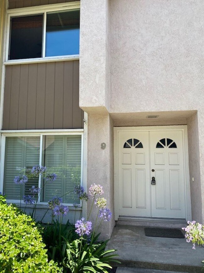 Building Photo - **Coming Soon** Modern Irvine Townhome in ...