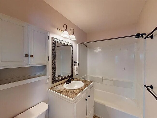 Building Photo - 609 Chase St