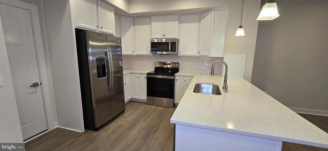 Building Photo - 2542 -A Verona Pl