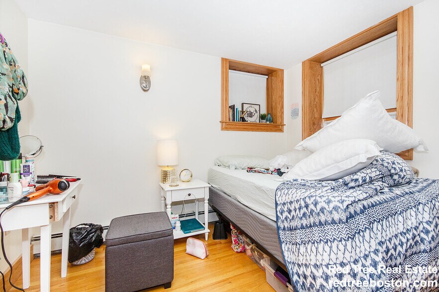 Building Photo - 87 Myrtle St