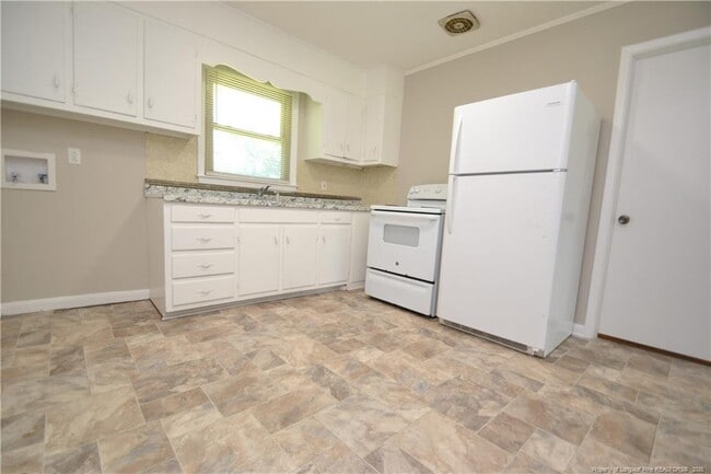 Building Photo - 717 Friar Tuck Rd