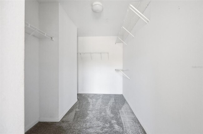 Building Photo - 5447 Vineland Rd