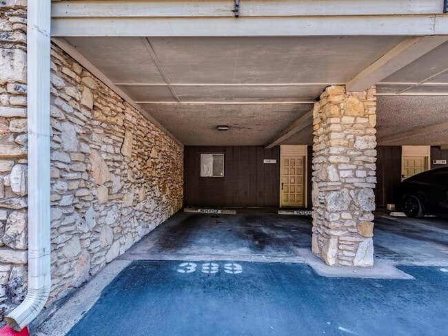 Building Photo - 500 E Riverside Dr