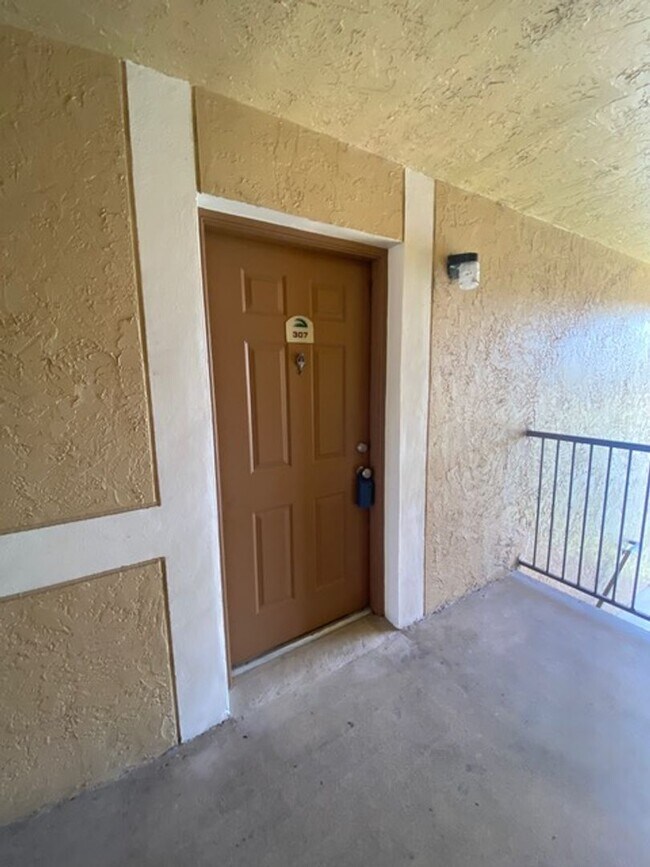 Building Photo - 351 Palm Way