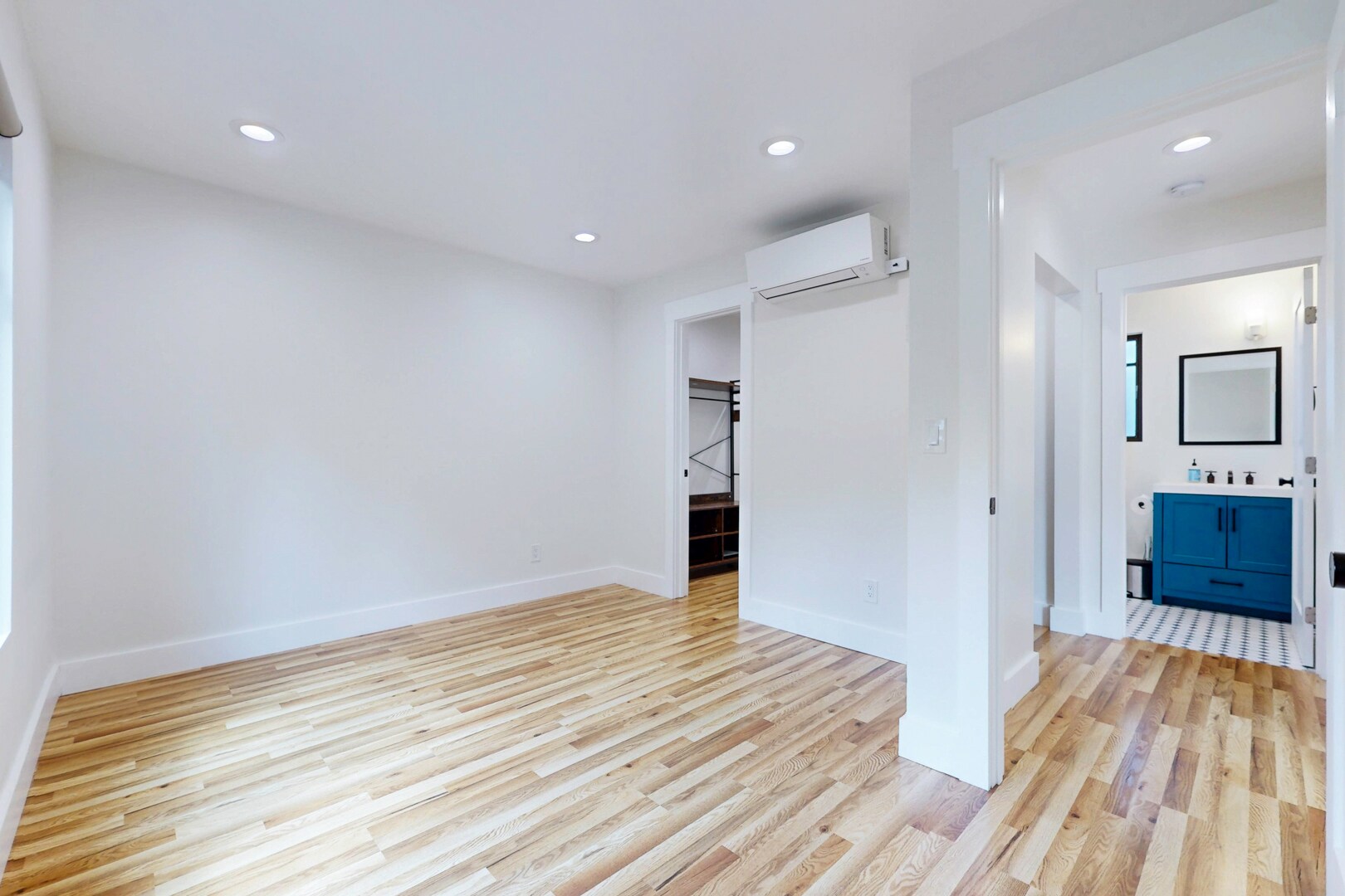 Building Photo - 1843 Las Lunas St