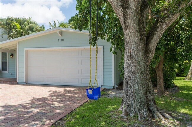 Building Photo - 1110 SW 15th St