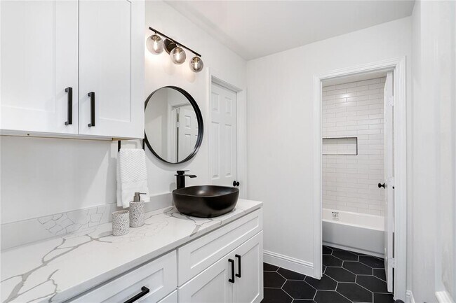 Building Photo - 7531 Leecast Ct