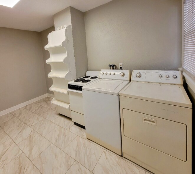 Building Photo - 2528 NW 11th St