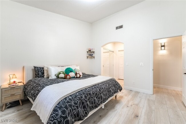 Building Photo - 3320 S Fort Apache Rd