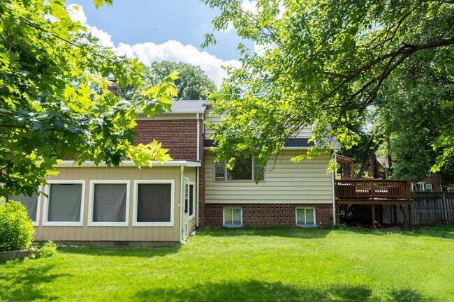 Building Photo - 10000 Kinross Ave
