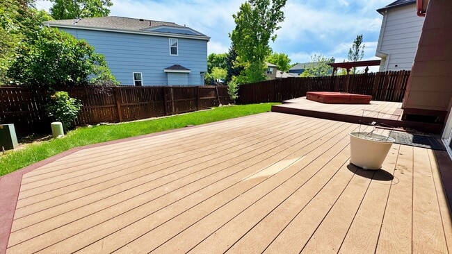 Building Photo - Welcome To This Fantastic 3 Bed 4 Bath Hom...