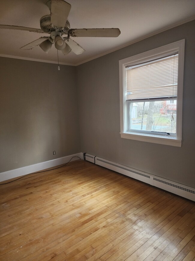 Building Photo - 4 Queens Way