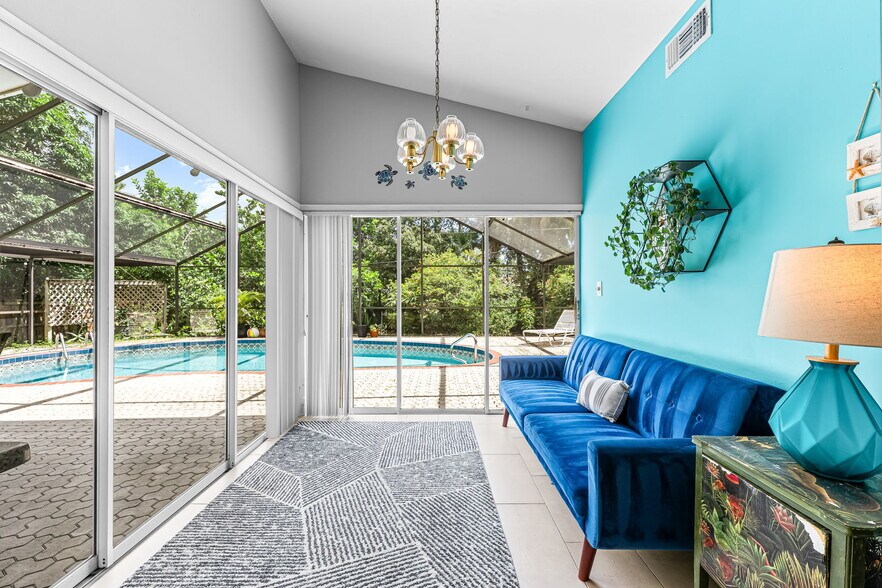 Building Photo - 10370 Main Dr