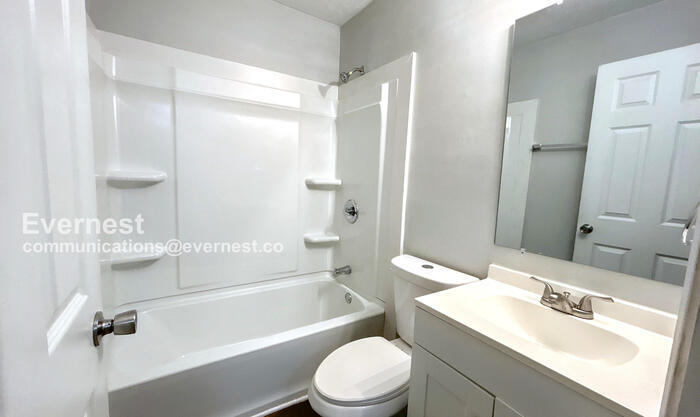 Building Photo - 2168 Rexford Dr