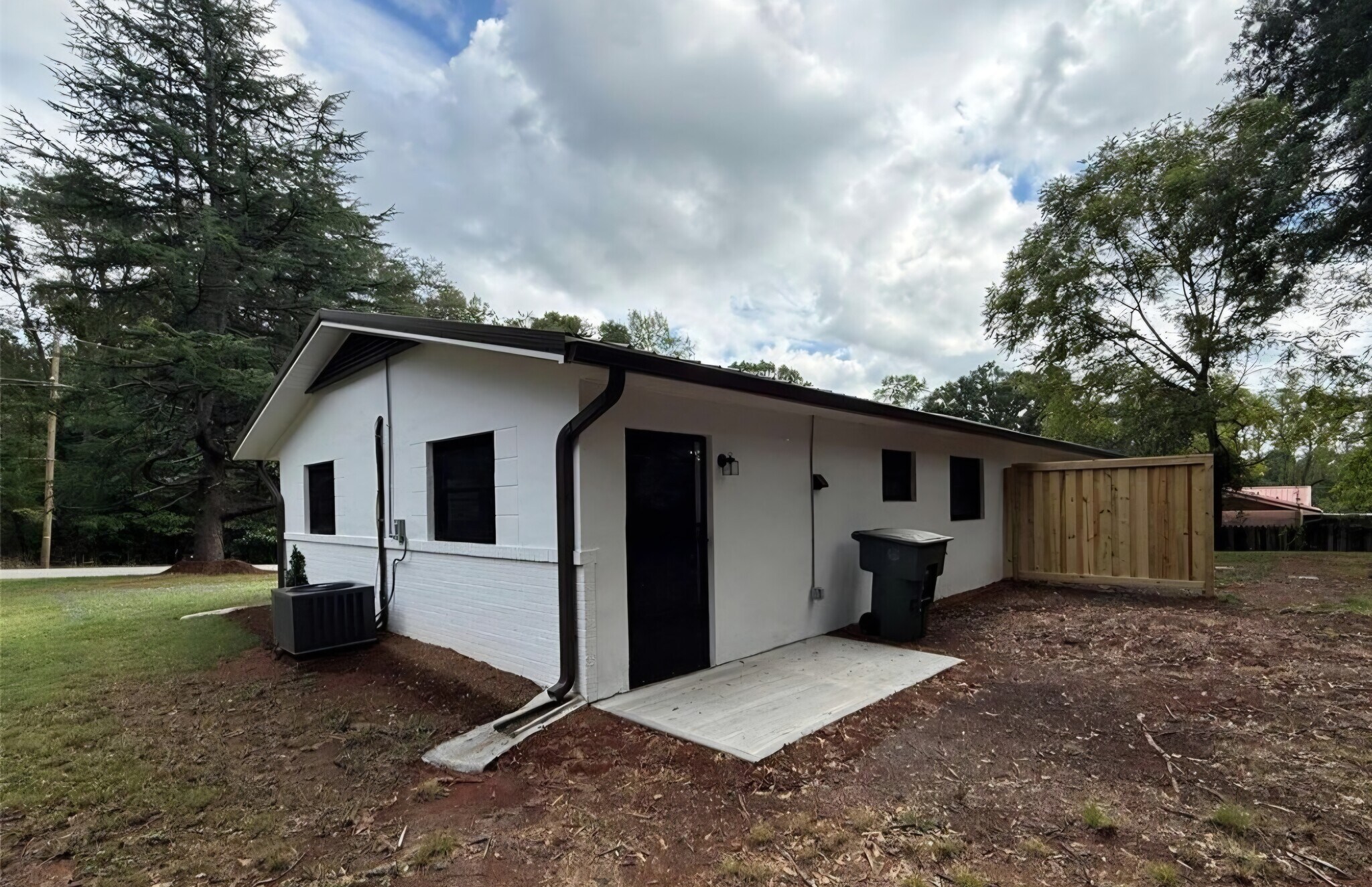 Building Photo - 904 8th Ave SW