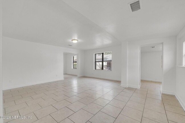 Building Photo - 1830 W 27th St