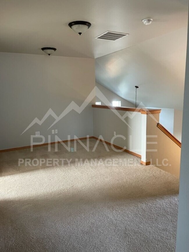 Building Photo - 1808 Clearview Dr