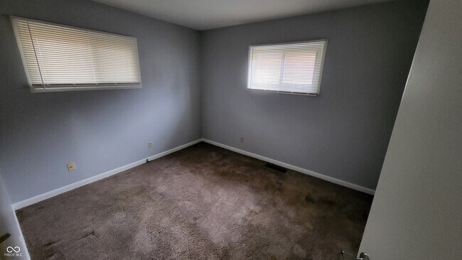 Building Photo - 4940 Leone Dr