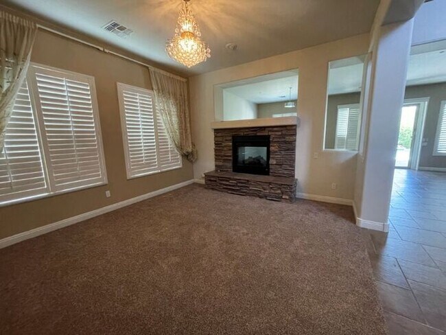 Building Photo - 3758 E Ember Glow Wy