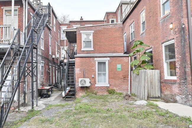 Building Photo - 119 Locust St