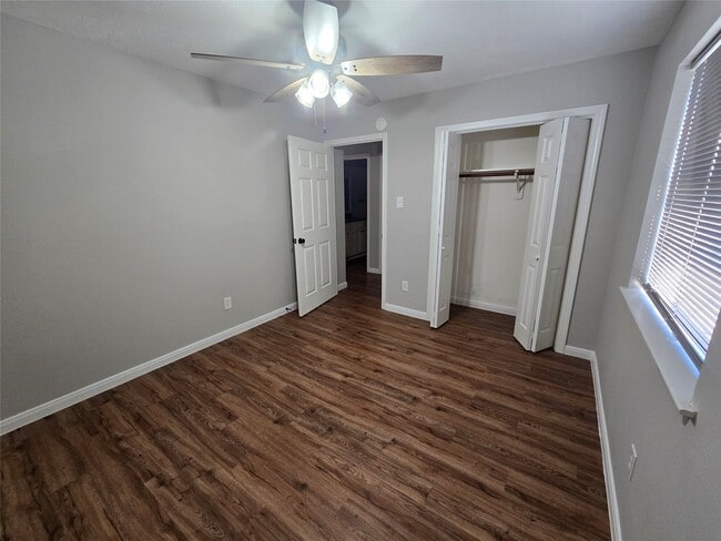 Building Photo - 1411 Dorsetshire Dr