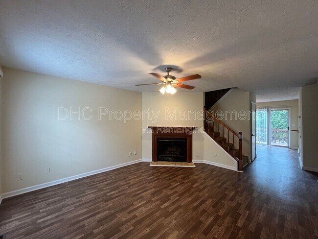 Building Photo - 1183 Red Oak Cove