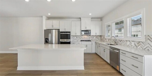 Building Photo - 403 Elise Wy