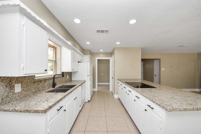 Building Photo - 11811 Campos Dr